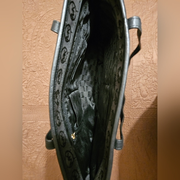 Michael Kors Bennet Large Tote - Picture 6 of 11